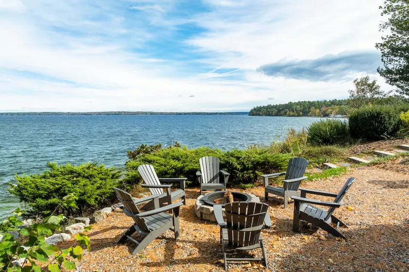 Lakefront on Sebago | Sleeps 10 & Private Beach - Image 1