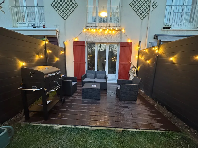3 Bedrooms Cosy House, 1 min from Train Station - Image 1