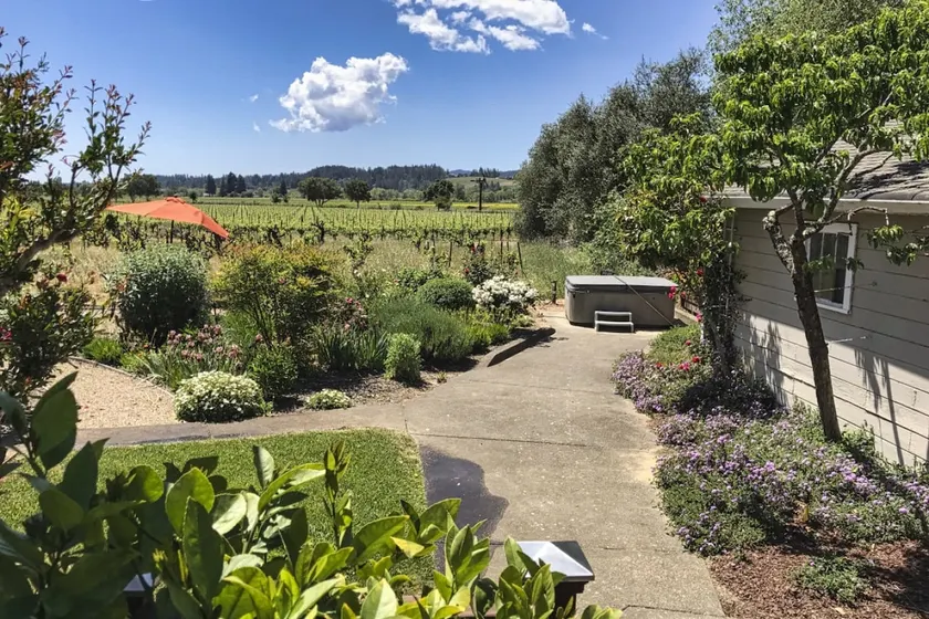 Vintage Retreat with Spa near Healdsburg - Image 1