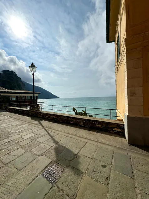 Beachfront house with patio - Image 1