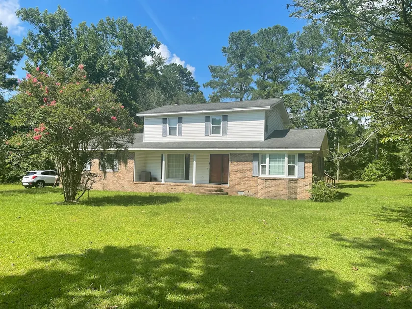 Spacious 3-Bed Home w/ Deck - Image 1