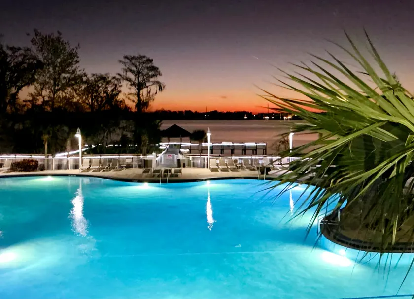 Stunning waterfront Views 1 mile to Disney 2 bath - Image 1