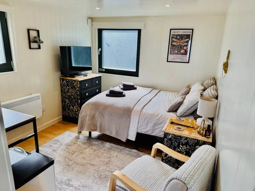 The Snug - Image 1