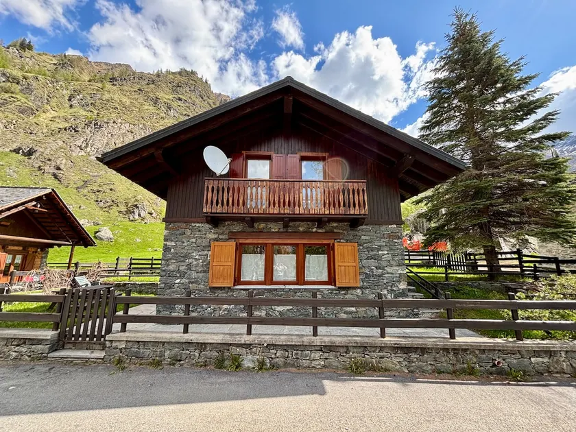 Chalet Caldo & Accogliente a Cheggio "Obrigado House" - Image 1
