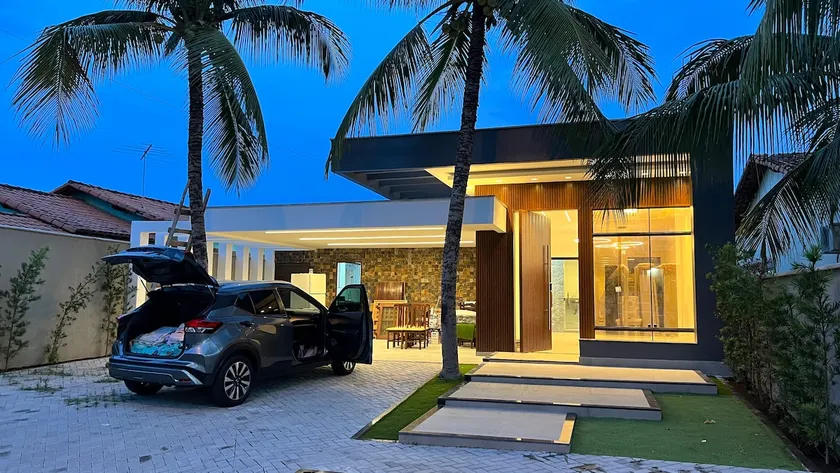 Beautiful house with modern design - Image 1