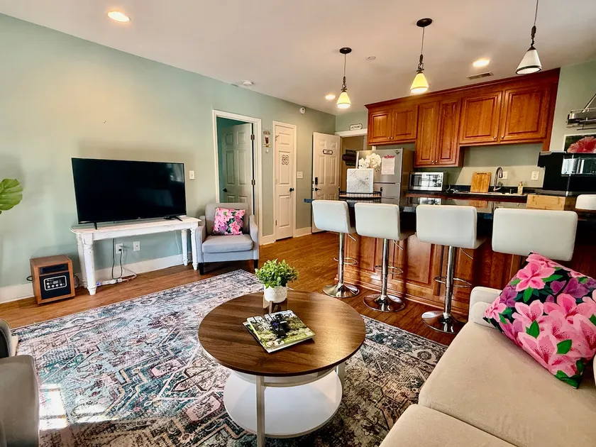 *Azalea Bar•Secret Garden Apt - sleeps 3 - Image 1