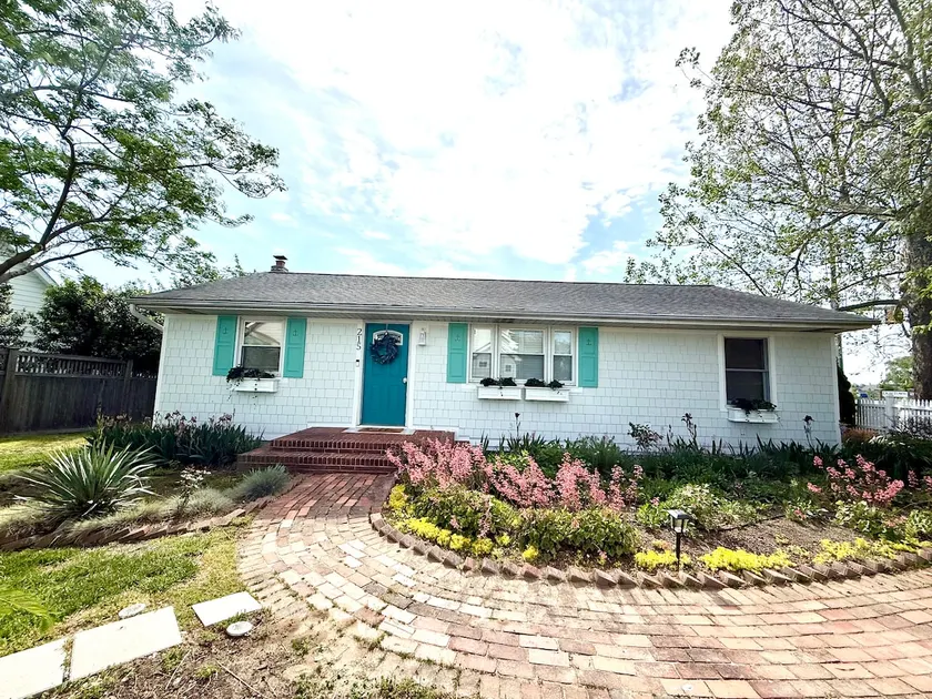 Cape Cottage-Dog Friendly, historic district! - Image 1