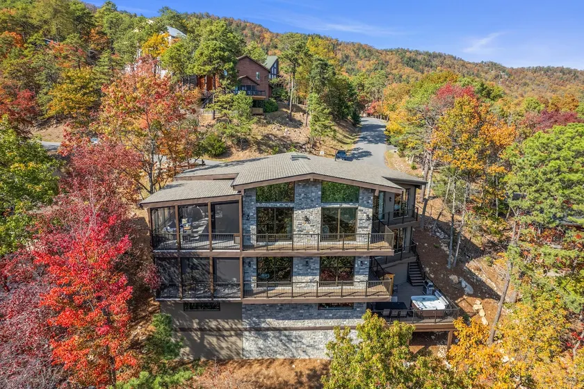 New Build with Amazing Views in Massanutten - Image 1