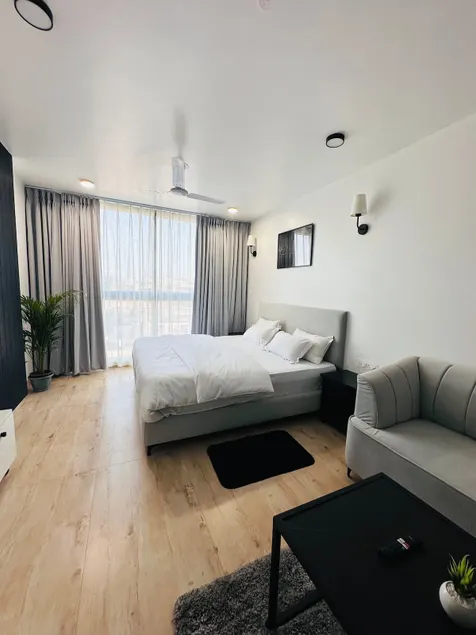 The Chic Studio A Luxury Studio in City Center - Image 1