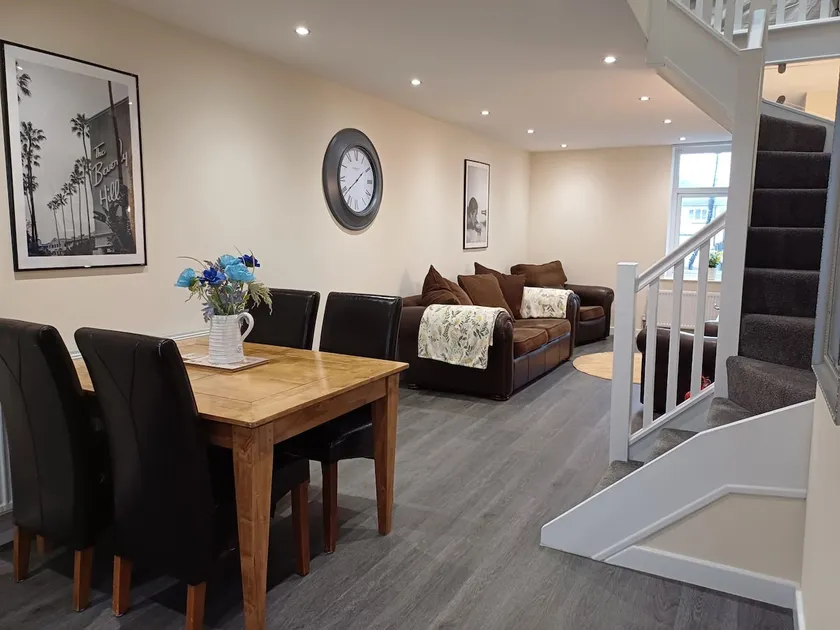 Luxury Apartment - Above iconic High Lane Oatcakes - Image 1