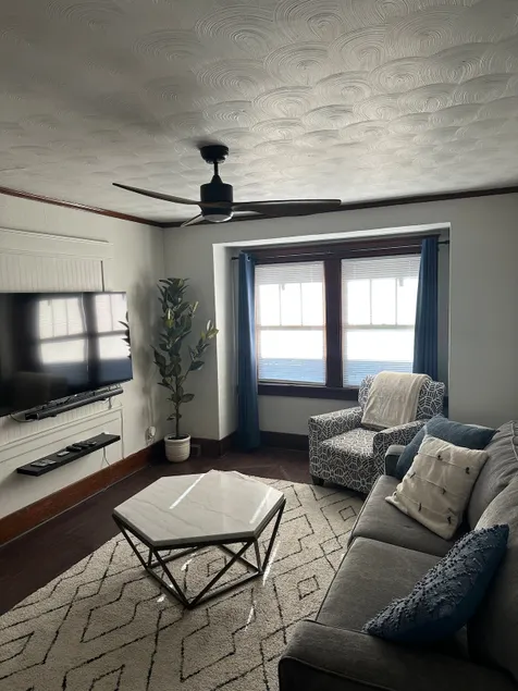 Blue Bungalow - Image 1