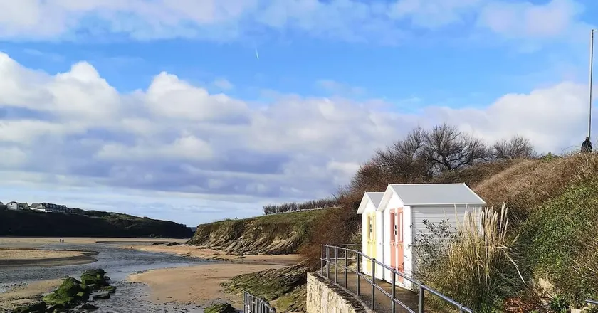 Hardy's cosy retreat with a beach hut- Newquay Bay - Image 1