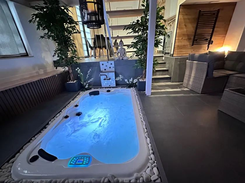 Zen Apartment with Private Hot Tub - Image 1