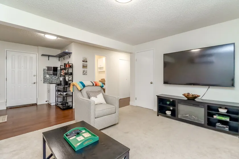 Beach Bungalow: 1st Floor only w/ AC, Mt. Views - Image 1