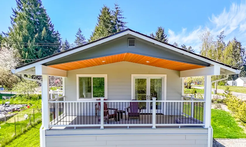 Bright 2nd Floor +Beach Access & Gourmet Kitchen - Image 1