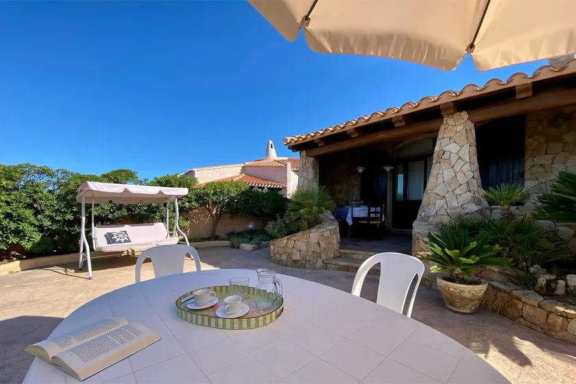 Spacious Rustic Seafront Villa for Families - Image 1