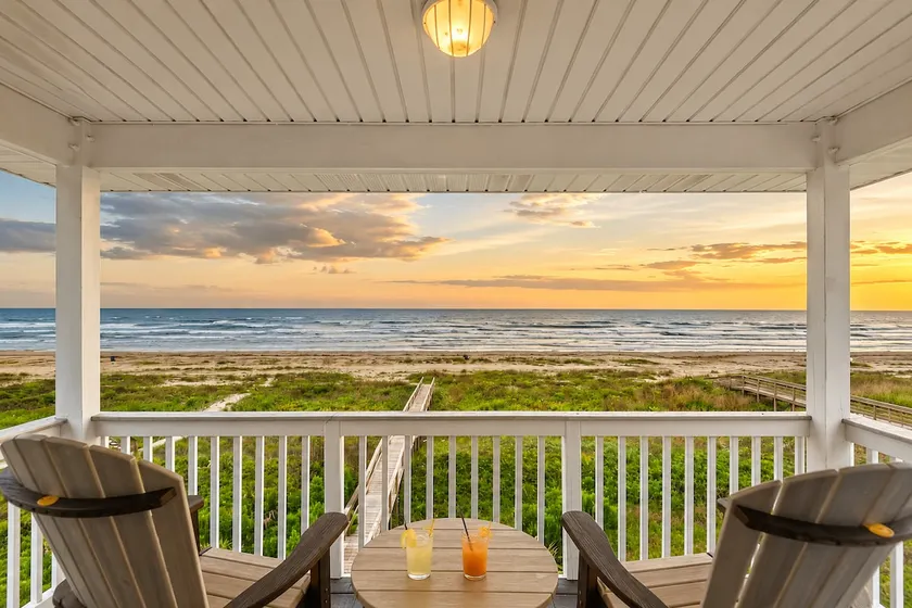 Beachfront | Sleeps 15 | Fenced Yard - Image 1