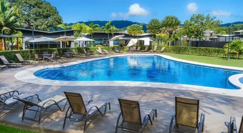 Welcome to Casa Guacamaya, your tropical oasis. - Image 1