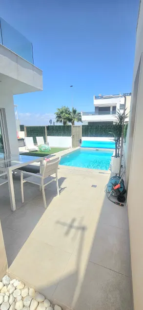 Stylish and comfortable; 900 meters from the beach. - Image 1