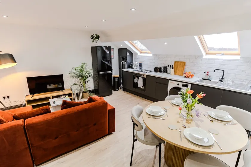 Stunning Skyview 2BR flat , fast Wifi - Home Away from Home - Image 1