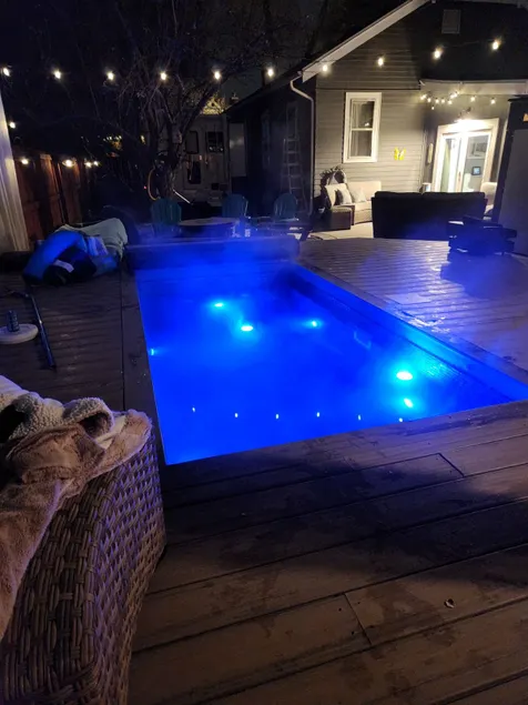 Downtown-Heated Plunge Pool King Bed - Image 1
