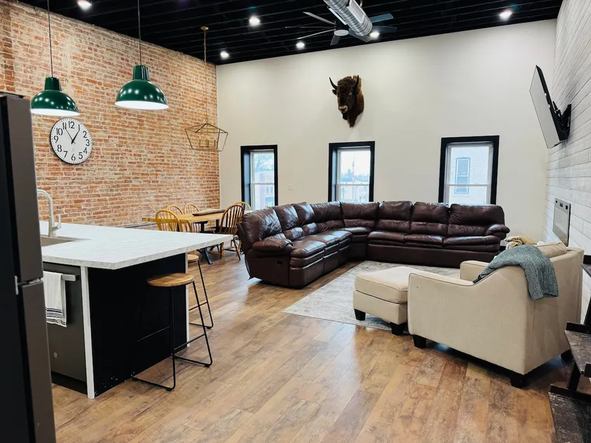 {penthouse} Epic Suites on Main - Image 1