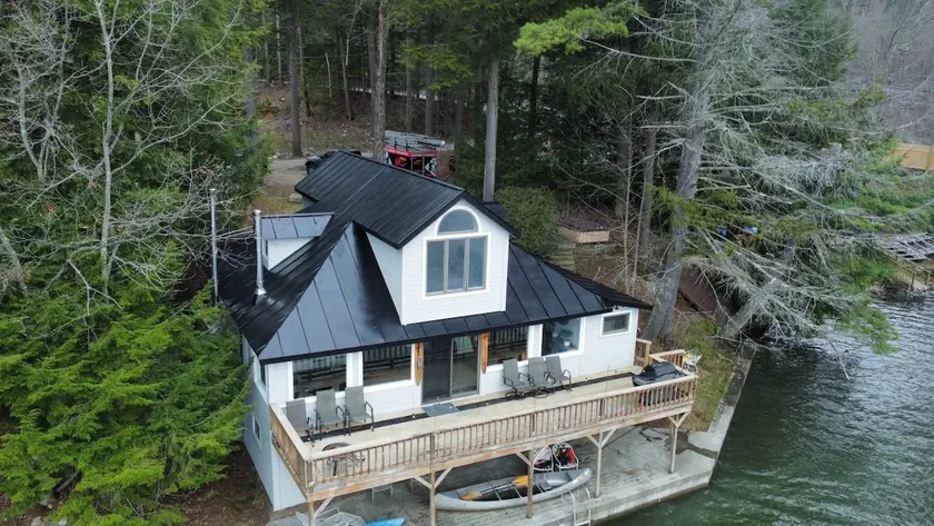 2miles to Okemo! Ski house • Hot Tub • Lake Rescue - Image 1