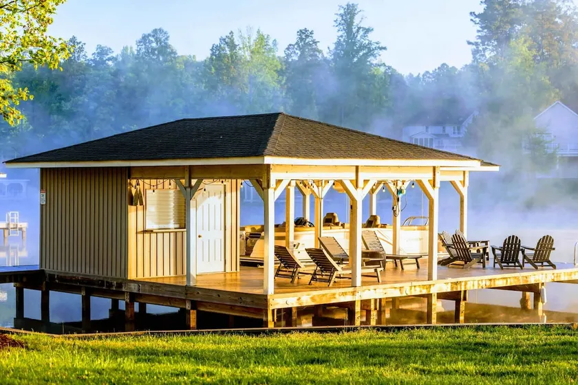 NEW 6BR Lakefront Lake Anna 5 Suites, Dock, Beach - Image 1