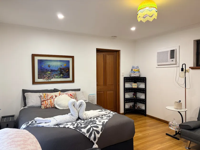 Guest suite in Elizabeth North - Image 1