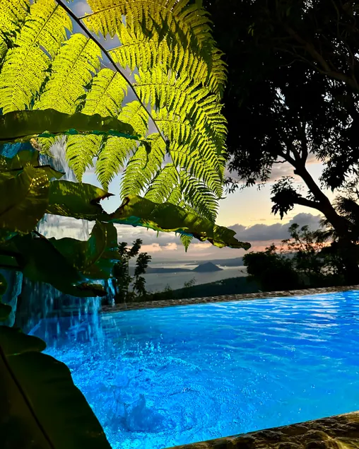 Overlooking Villa in Tagaytay with Infinity Pool - Image 1