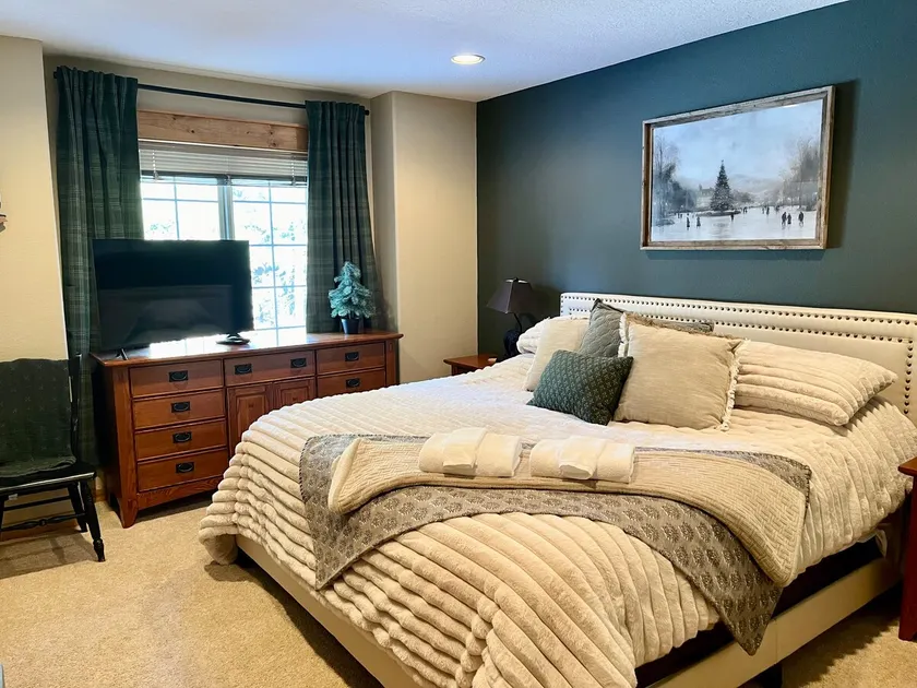 12 sharc passes, game room in the garage, private hot tub, Perfect family vacation home! - Image 1