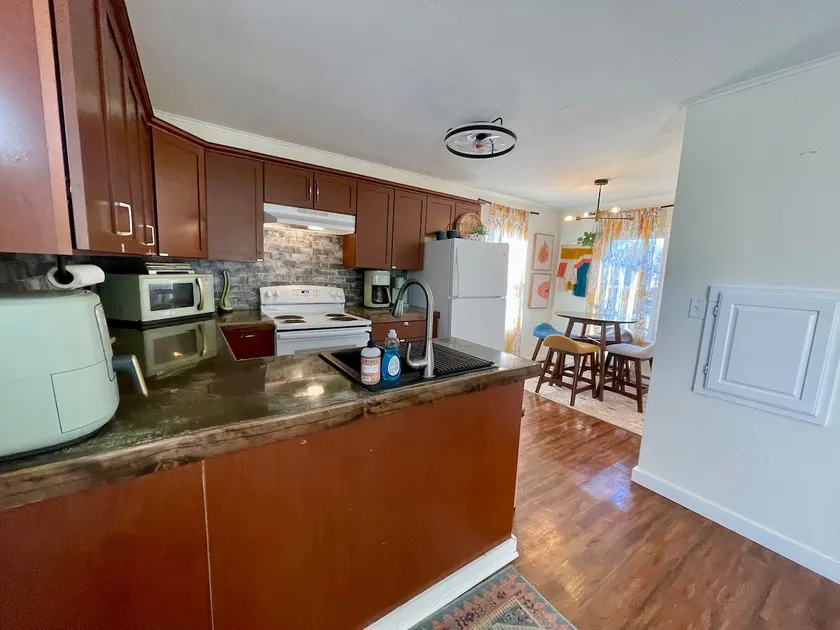 The Cozy Cottage Awaits You - Image 1