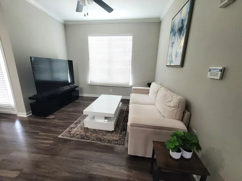 1BR Near Cynthia Woods | Pool + Gym + Parking - Image 1