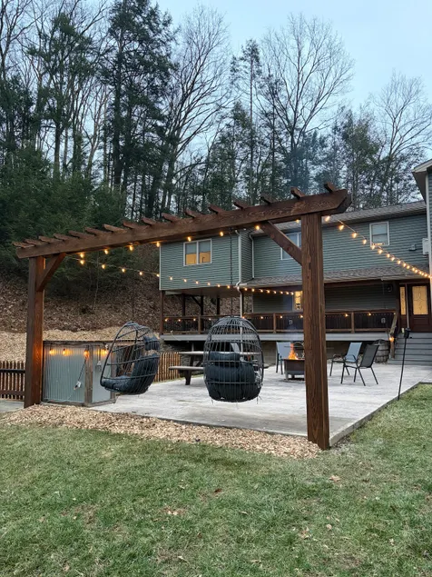 Brookside Retreat: hot tub + pickleball - Image 1