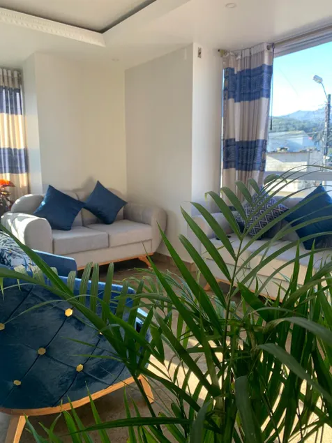 Spacious and bright suite - Image 1