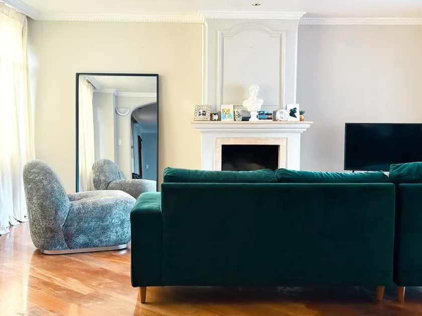 Central, Spacious, Chic and Cozy - Image 1