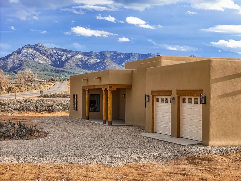 Taos Basecamp- Ski & Golf Escape - Image 1