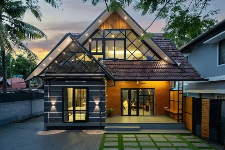 Marina Lounge Waterfront Villa in Kochi - Image 1