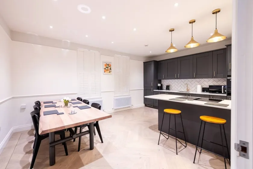 The Stanley By Allsquare Stay Modern 3 Bed 3 Bath - Image 1