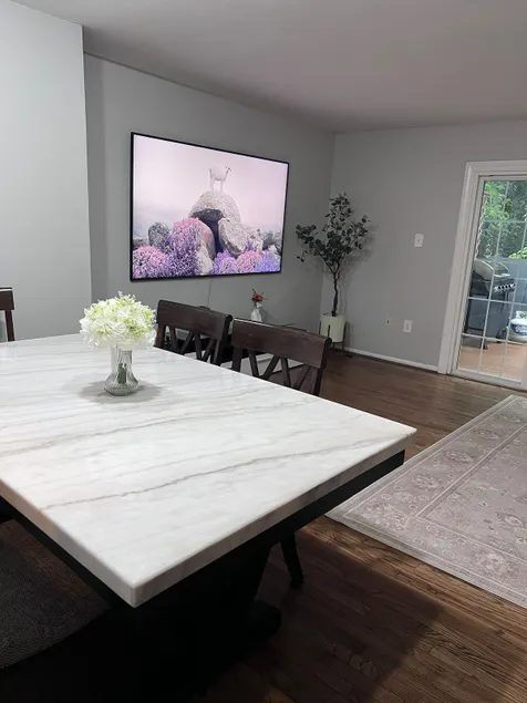 Cozy Townhouse in Springfield - Image 1