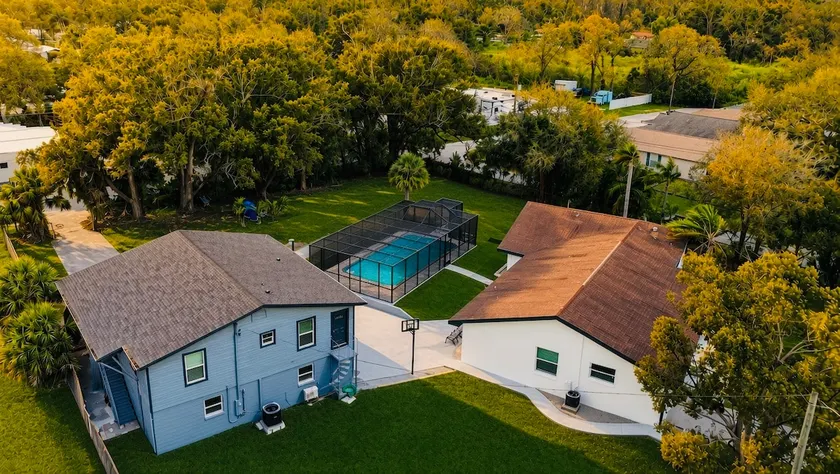 Tropical Pool Villa Sleeps 22+ · Tampa, FL - Image 1