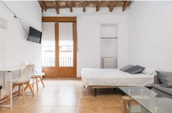 Amparo Apartments, Colon Suite with balcony - Image 1