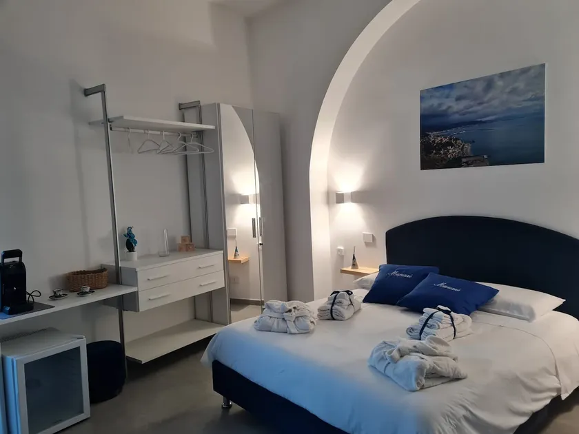 Relax room with indoor pool and whirlpool - Image 1
