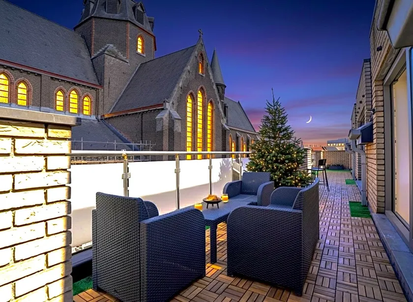 Penthouse with a Neo-Gothic Parish church view - Image 1
