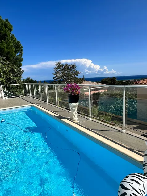 Ground floor villa with pool - Image 1
