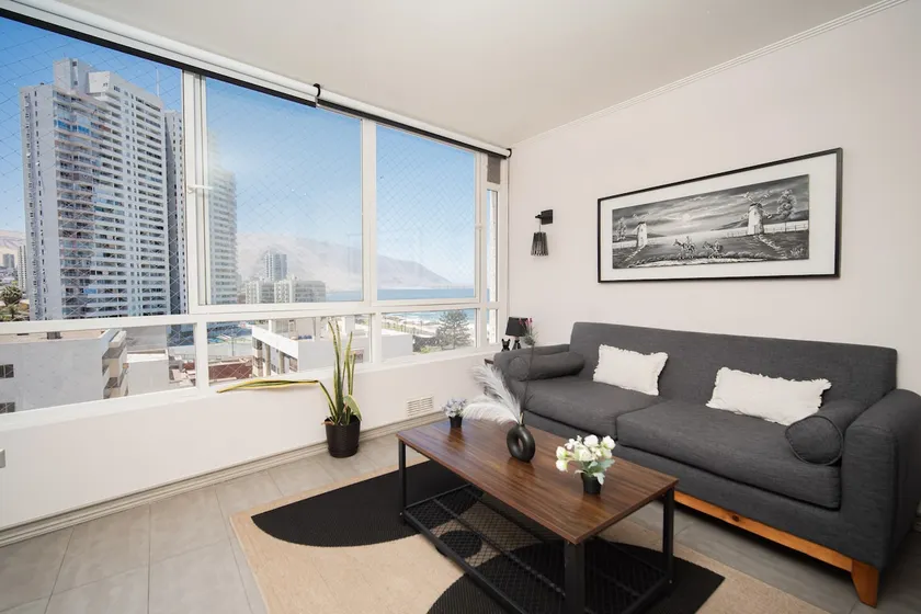 Beautiful apartment steps from the sea with parking - Image 1