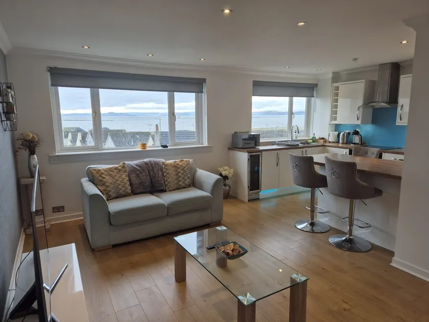 Seafield Crt, North Shore Beach - Image 1