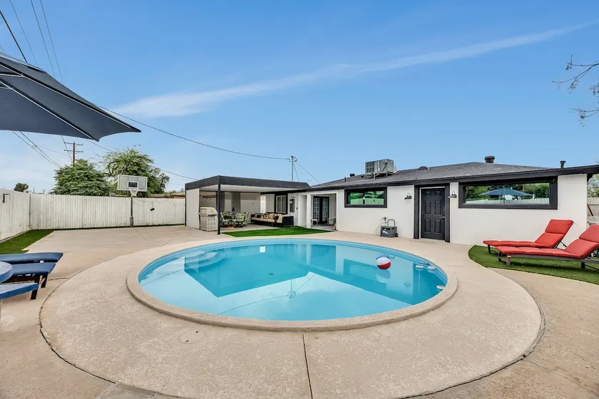 Modern 4BR Retreat w/Pool in sunny Phoenix - Image 1