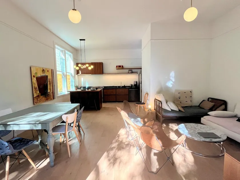 Victorian unit / central location - Image 1