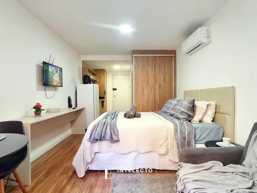 Apt 204 • Central, Pool, Gym, Air Conditioning - Image 1